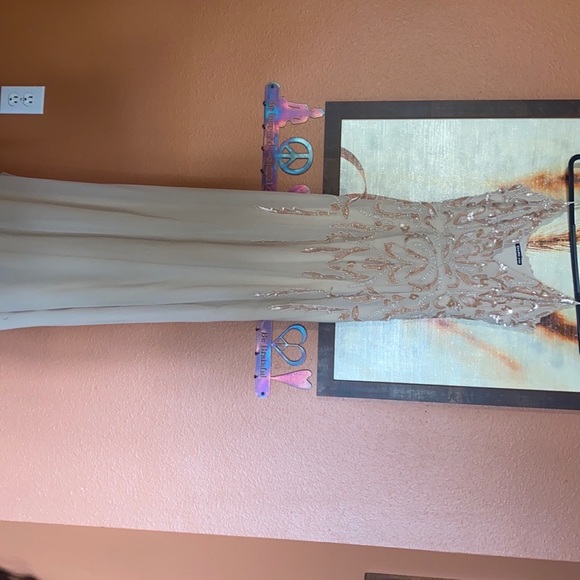 Detailed spaghetti strap dress - Picture 5 of 6